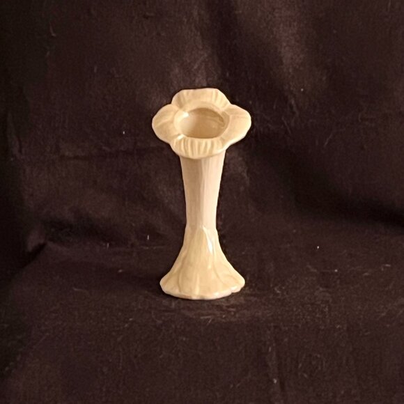 Vintage Belleek/Ireland Porcelain Flower Vase* - Picture 8 of 9